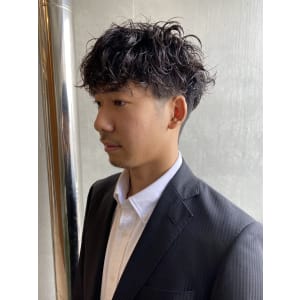 無造作ランダムパーマツーブロマッシュ