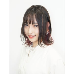 【インナーカラー】レッドピンク外ハネロブヘア