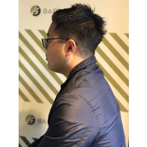大人の刈り上げスタイル【BARBER-BAR】