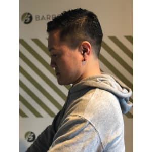 フェードカットスタイル【BARBER-BAR】
