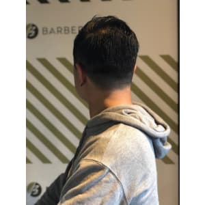 フェードカットスタイル【BARBER-BAR】