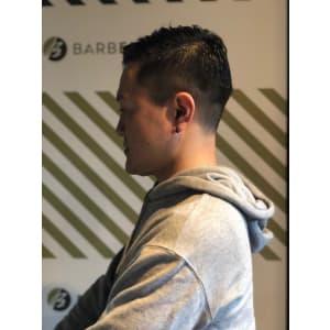 フェードカットスタイル【BARBER-BAR】