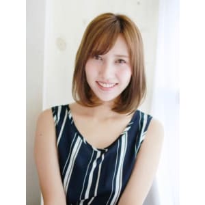 ハイトーンのうるツヤワンカールボブ