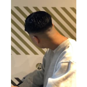 フェードカットスタイル【BARBER-BAR】
