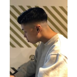 フェードカットスタイル【BARBER-BAR】