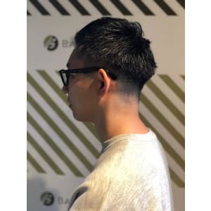大人の刈り上げスタイル【BARBER-BAR】