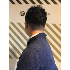 フェードカットスタイル【BARBER-BAR】