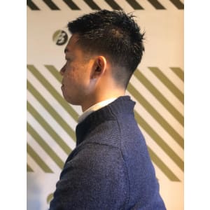 フェードカットスタイル【BARBER-BAR】
