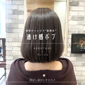 伸ばし途中の透け感ボブ