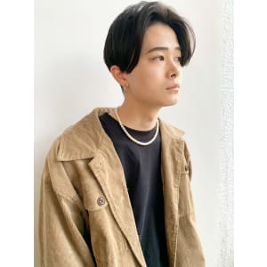 【山田】メンズ黒髪センターパート前下がり刈り上げマッシュy1