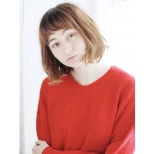 ショートバングのニュアンスカールボブ