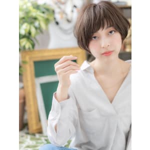 小顔切りっぱなし大人かわいいくびれショート　寒色系カラー