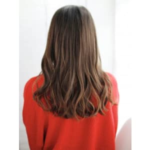 Aラインの大きなミックスカールスタイル