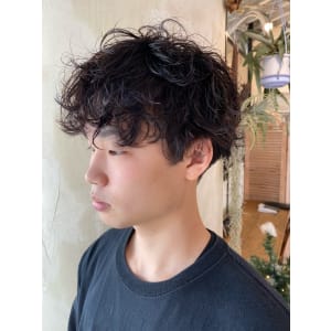 くせ毛風ラフニュアンスパーマ　ツーブロマッシュ