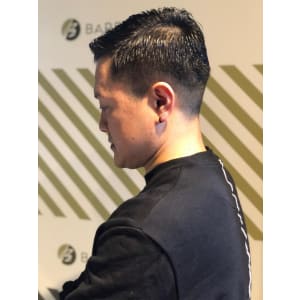 大人の刈り上げスタイル【BARBER-BAR】
