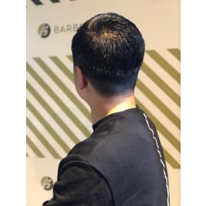 大人の刈り上げスタイル【BARBER-BAR】