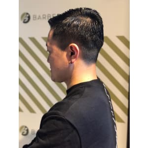 大人の刈り上げスタイル【BARBER-BAR】