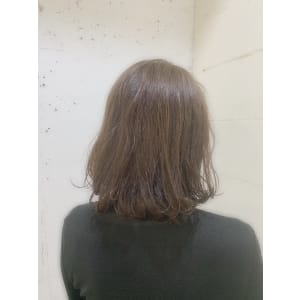 ミディアムスタイル+アッシュブラウン