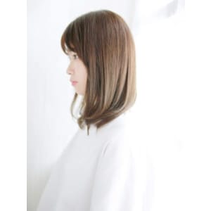 大人ツヤ色の内巻きワンカールスタイル