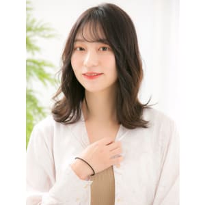 大人のキュートなウェーブヘア
