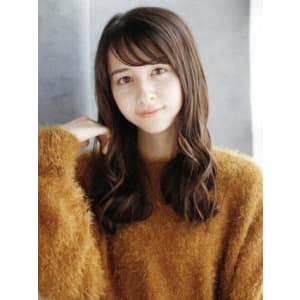 Aラインの大きなミックスカールスタイル