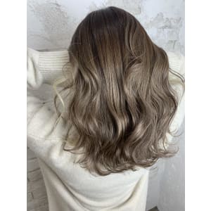 ピンクベージュ、イヤリングカラー、ニュアンスホワイト