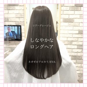 透明感のあるしなやかなロングヘア