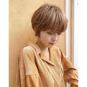 小顔耳掛け大人ショートヘア　柔らかデジタルパーマ