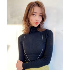 韓国風フェミニンレイヤーツヤミディ