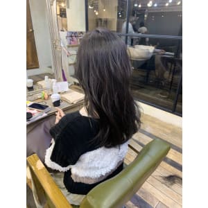 ダークグレージュ