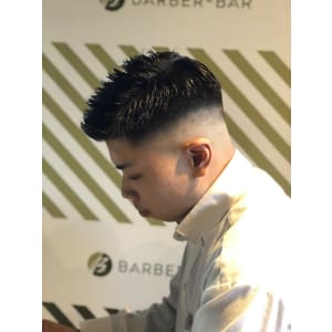 スキンフェードスタイル【BARBER-BAR】