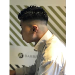 スキンフェードスタイル【BARBER-BAR】
