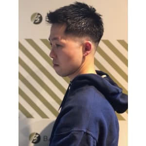大人の刈り上げスタイル【BARBER-BAR】
