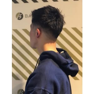 大人の刈り上げスタイル【BARBER-BAR】