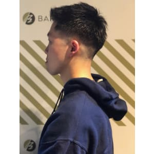 大人の刈り上げスタイル【BARBER-BAR】