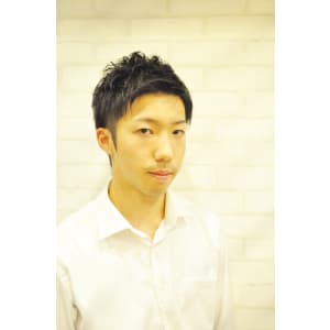 スーツにもばっちりツーブロスタイル