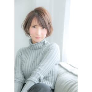 立体感あふれる小顔ショート