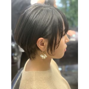 大人かわいいミニーショート