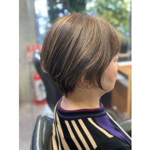 白髪をぼかすハイライト_くびれミニーショート_骨格補正
