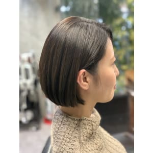 大人かわいい_ワンレンボブ_カーキグレージュ