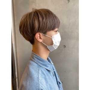 ナチュラルハイトーンベージュ　ツーブロマッシュ
