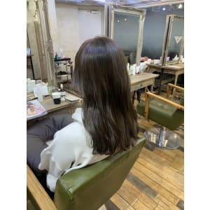 カーキアッシュ