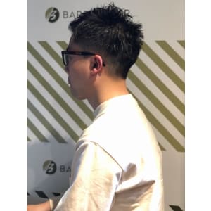 大人の刈り上げスタイル【BARBER-BAR】