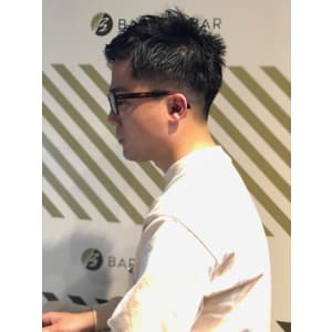大人の刈り上げスタイル【BARBER-BAR】