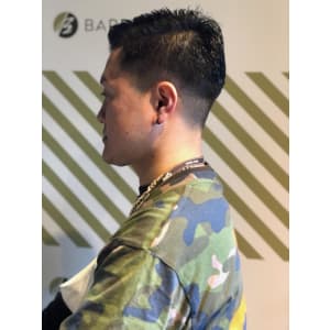 大人の刈り上げスタイル【BARBER-BAR】