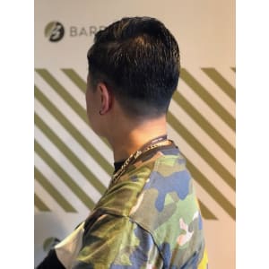 大人の刈り上げスタイル【BARBER-BAR】