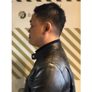 大人の刈り上げスタイル【BARBER-BAR】