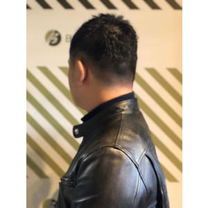 大人の刈り上げスタイル【BARBER-BAR】