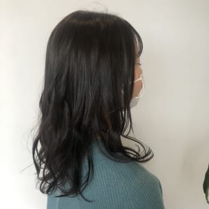 カーキベージュカラー