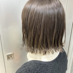 切りっぱなしボブ×グレージュカラー